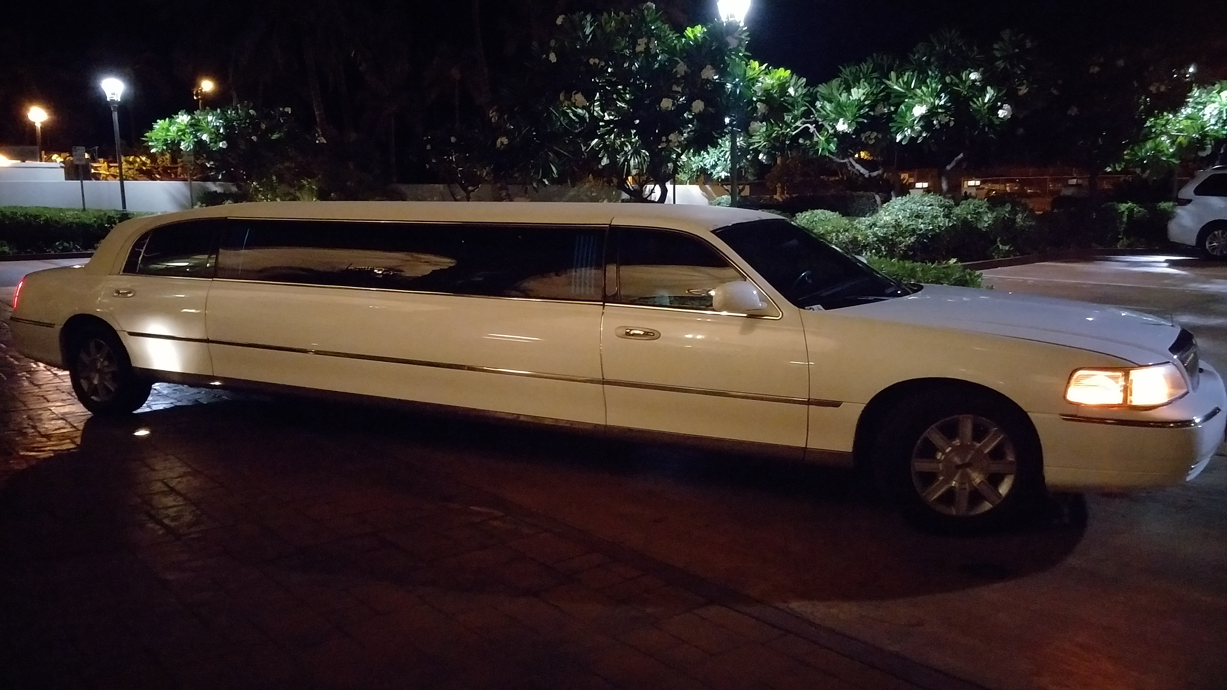 SKyHI Events Limousine - Honolulu Hawaii